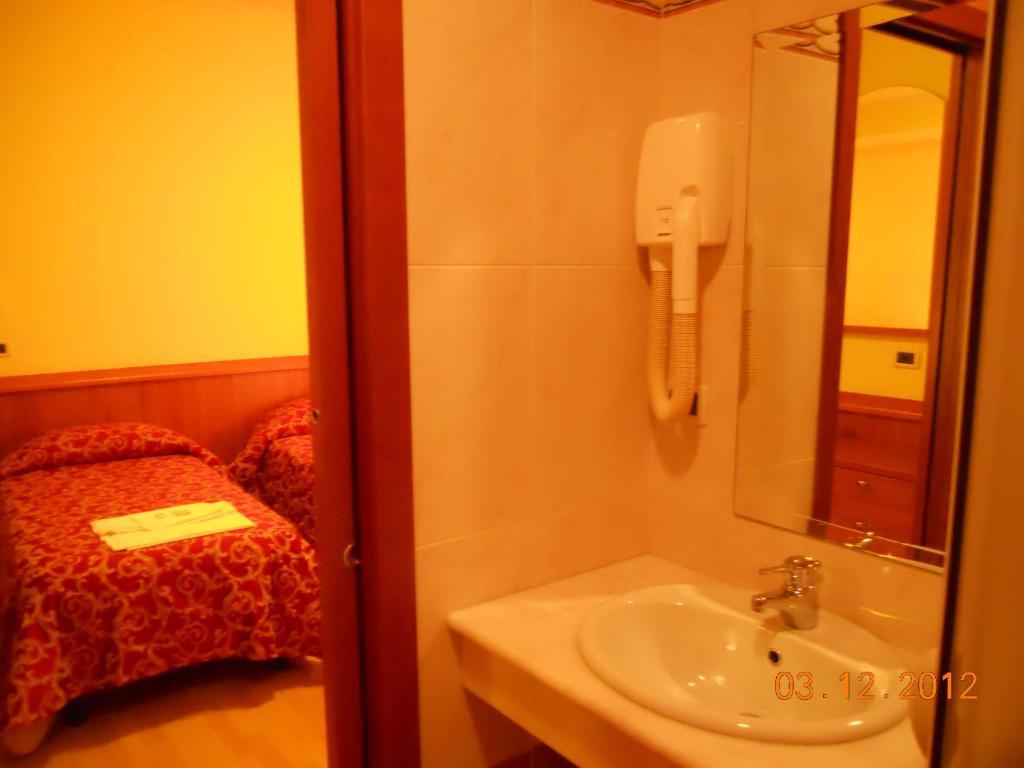Hotel Val Di Sangro Perano Стая снимка